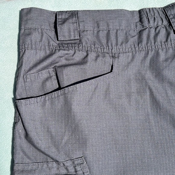 Men’s Lightweight, Grey Cargo Shorts - Picture 7 of 12